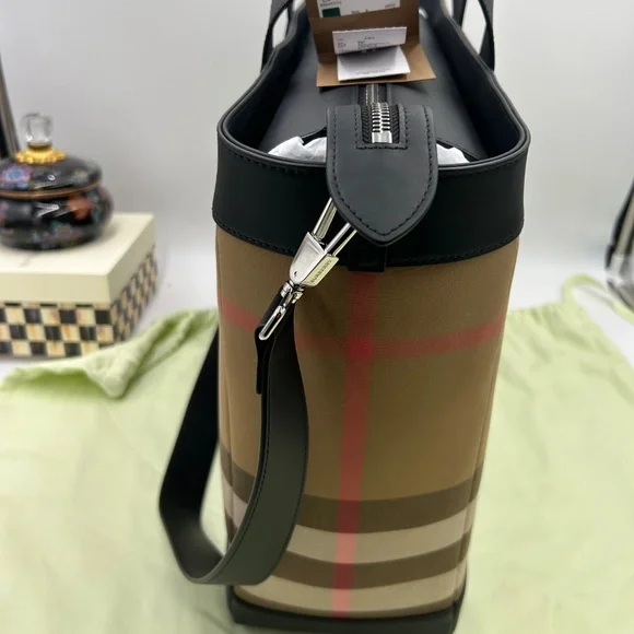 Women’s Burberry Ormond giant leather check tote bag made in Italy NWT - Picture 11 of 14